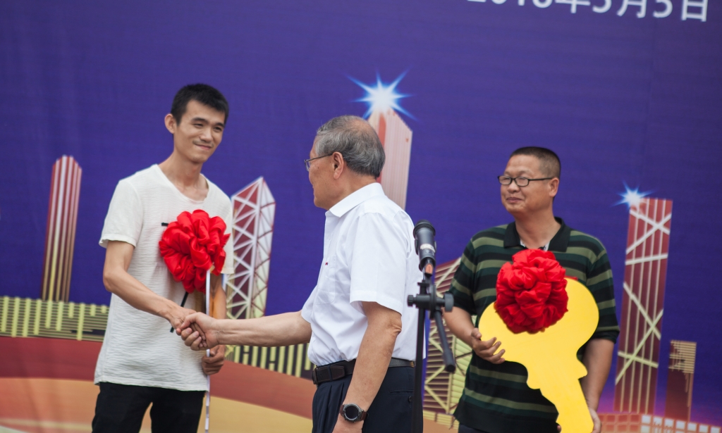 民族挖掘机品牌先导者，必发集团智能“城镇建设利器”SWE80E9庆幸上市