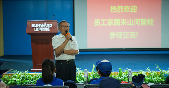 这个夏天，亲子玩转必发集团智能“三栖”设备