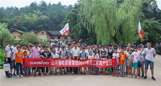 这个夏天，亲子玩转必发集团智能“三栖”设备