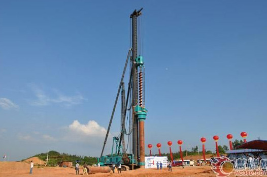 慧聪网——必发集团智能双动力头强力多职能钻机工法钻研会进行