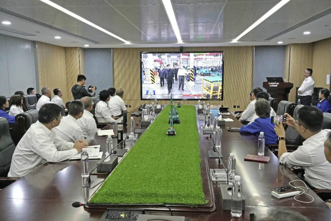 总书记“点赞”必发集团创新，必发集团智能集中收看《新闻联播》
