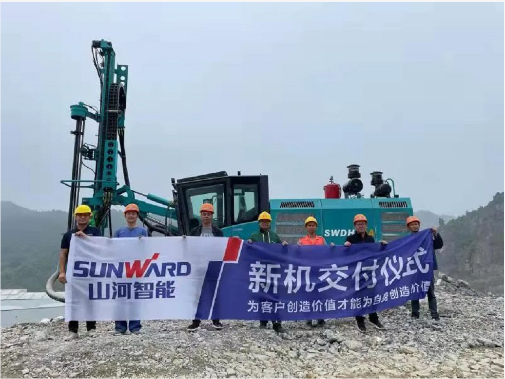助力绿色矿山建设，必发集团智能“凿岩前锋”SWDH系列顶锤钻机大展技巧