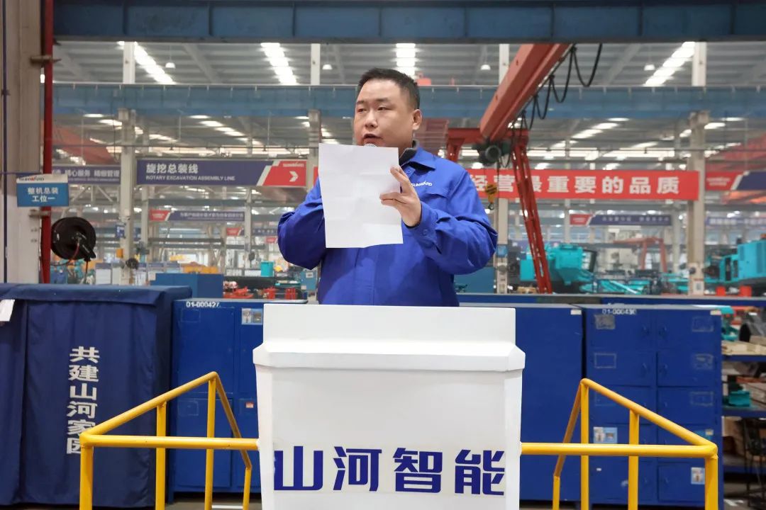 20211202083457_49382 向楷模进建!必发集团智能56名职工受到职工职业技术较量赞美