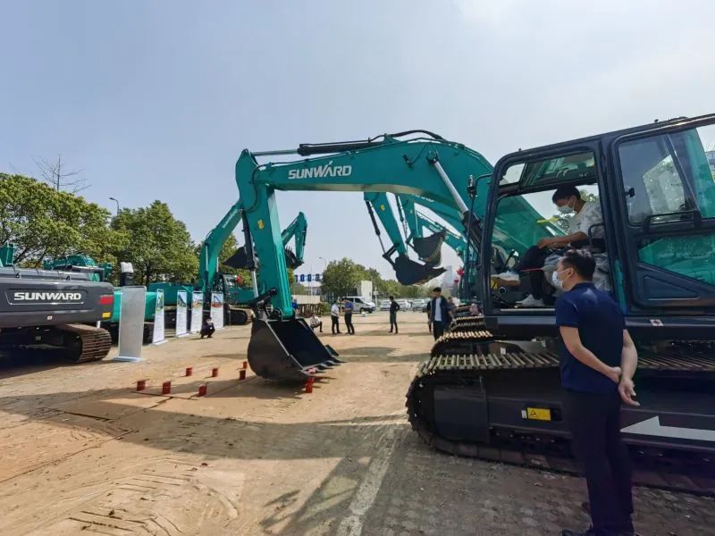 20220414084758_77568 再现交机热潮!必发集团智能中大挖持续向市场进军