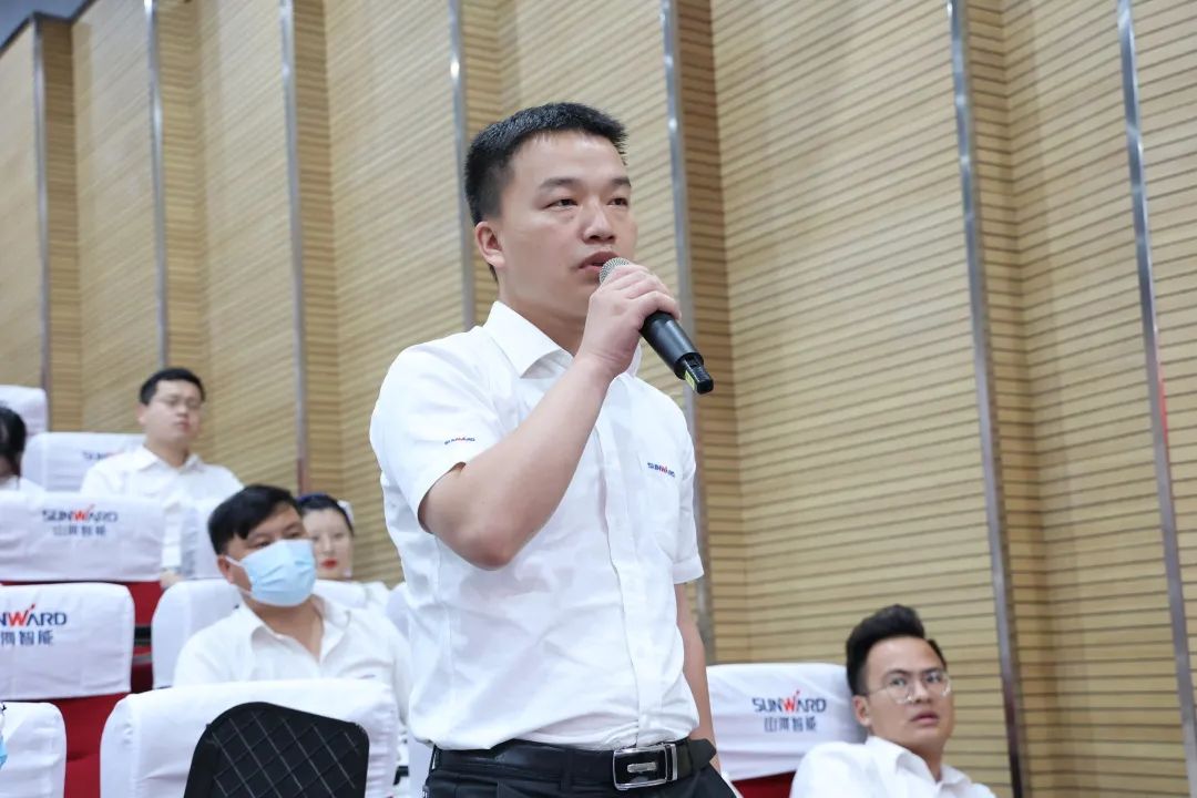 创新引领，智造将来！“2022院士专家长沙杏妆高端设备高质量发展钻研会隆沉进行