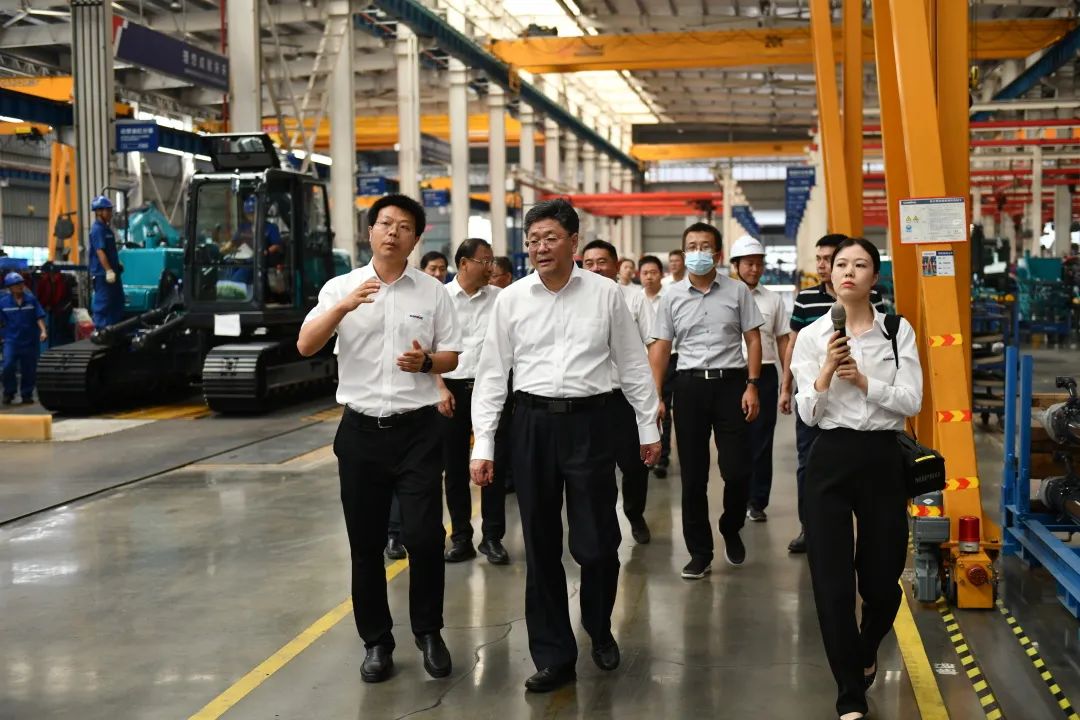 国度应急治理部郭治武局长一行调查必发集团智能无人化应急接济设备