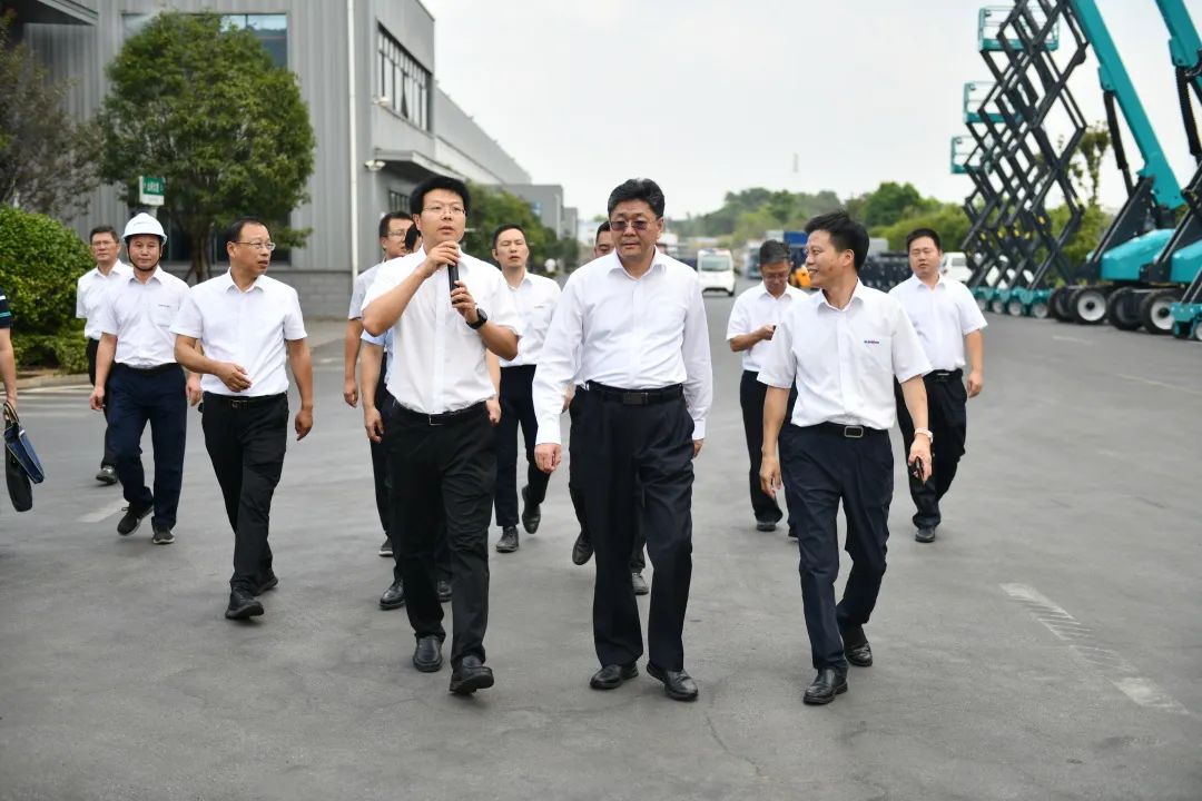国度应急治理部郭治武局长一行调查必发集团智能无人化应急接济设备