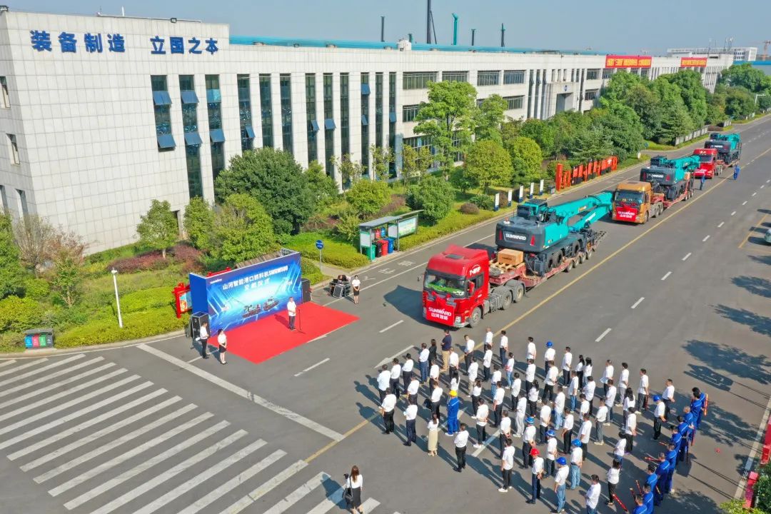 携手山东汇诚助力我国港口建设！必发集团智能港口抓料机成功批量交付