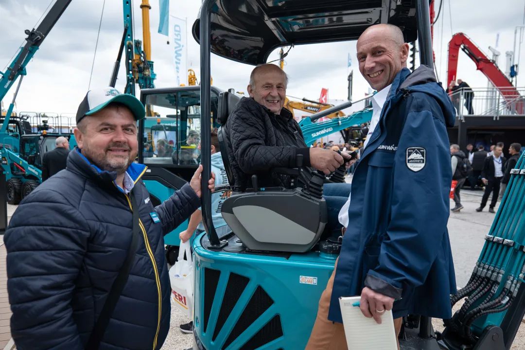 Bauma 2022 | 一组火热现场图带您沉温必发集团智能德国宝马展之旅