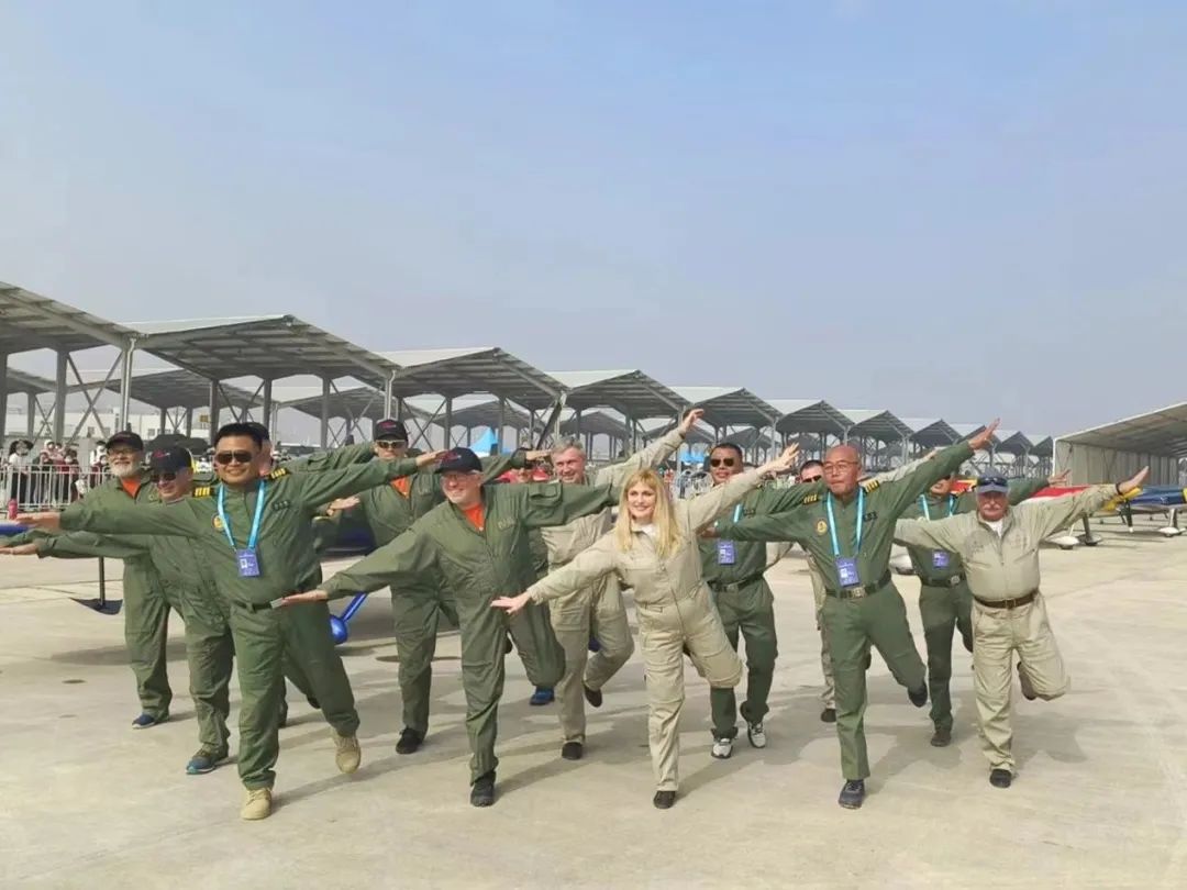 20221129091019_33509 逆势飞舞!必发集团航空携手合作同伴亮相2022资阳飞行大会