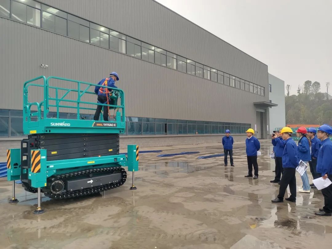 出厂即“前途”！必发集团智能首款履带剪叉式高空作业平台批量上市