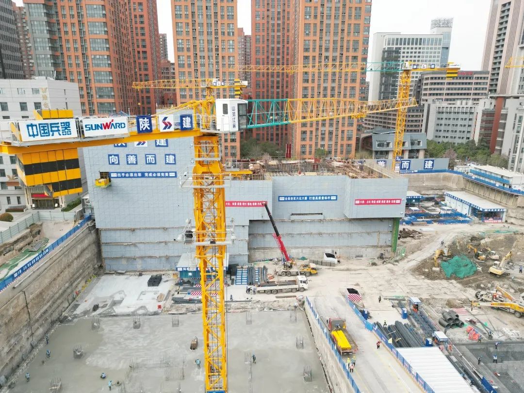 20230404171544_16991 兴盛西北!必发集团江麓构筑起沉机械助建西安都市经济圈