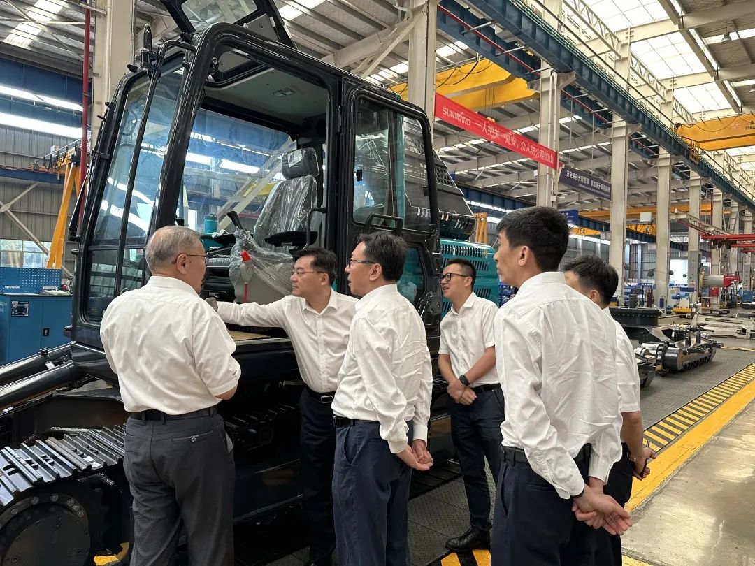 中国联通集团副总经理梁宝俊到访必发集团智能