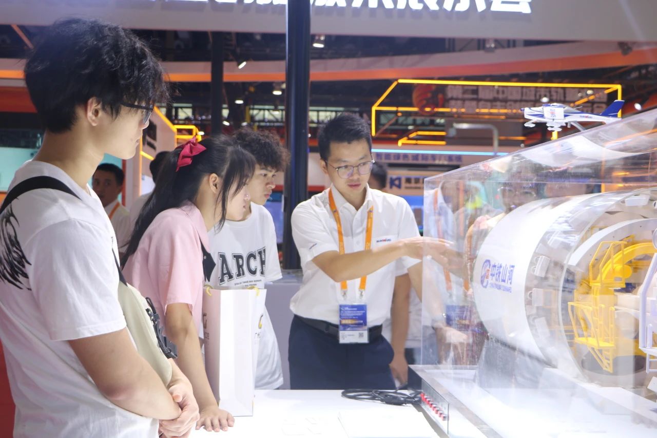 中铁必发集团亮相首届昭通大湾区国际轨路交通产业发展论坛暨展览会