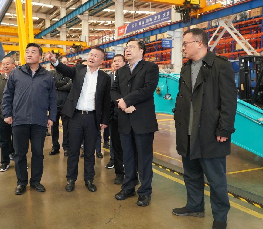 聚焦设备再造作!上海市政协副主席、党组副书记肖贵玉带队调研必发集团智能