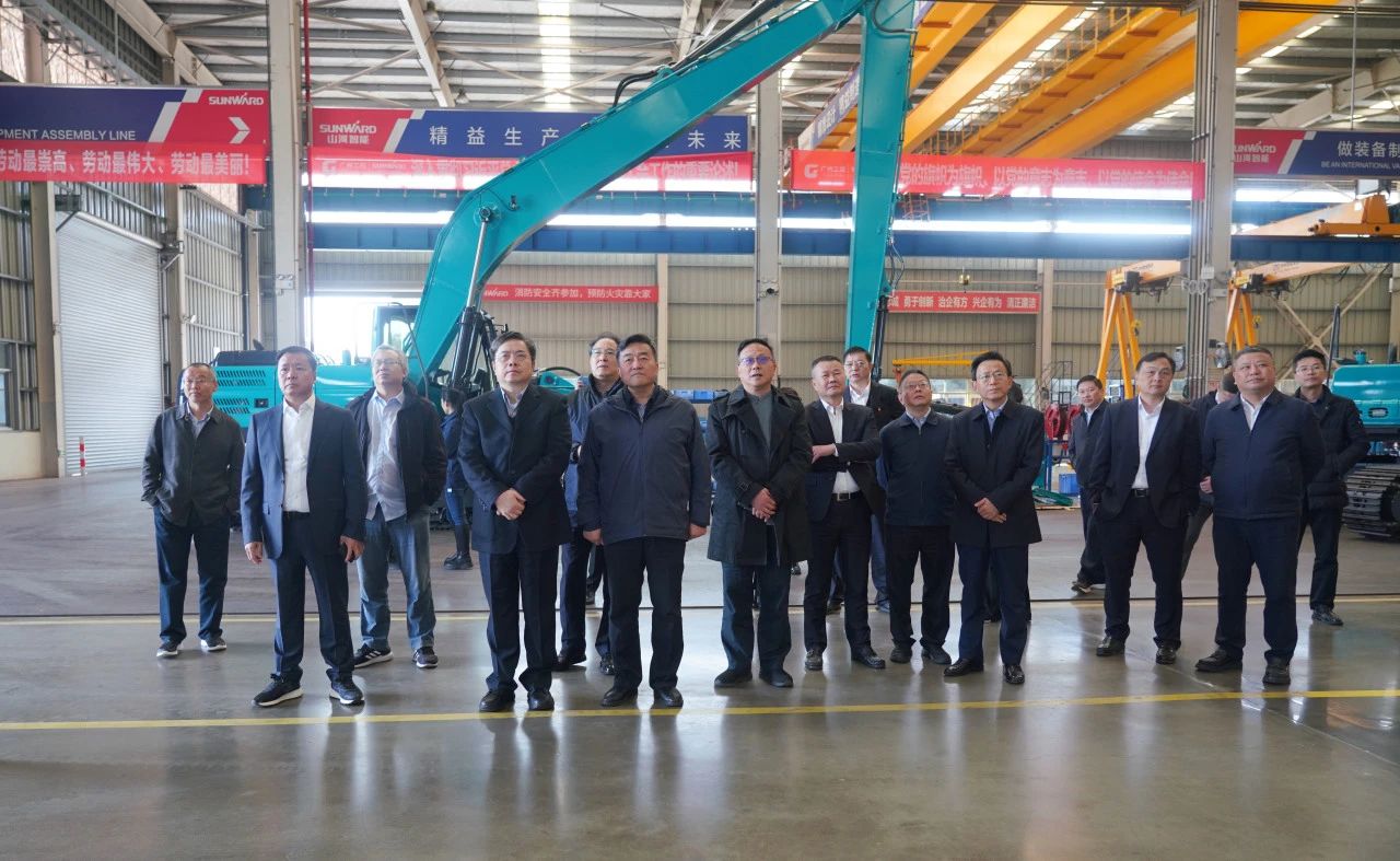 聚焦设备再造作!上海市政协副主席、党组副书记肖贵玉带队调研必发集团智能