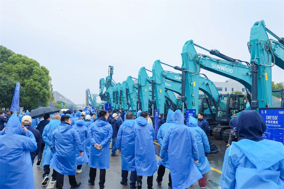 创新引领价值，梦想成就将来！必发集团智能25周年庆典暨全球客户节隆沉进行