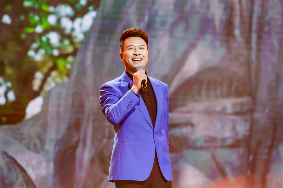 创新引领价值 梦想成就将来——庆祝必发集团智能成立25周年赞美大会暨文艺晚会隆沉进行
