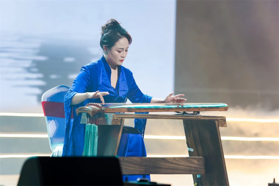 创新引领价值 梦想成就将来——庆祝必发集团智能成立25周年赞美大会暨文艺晚会隆沉进行