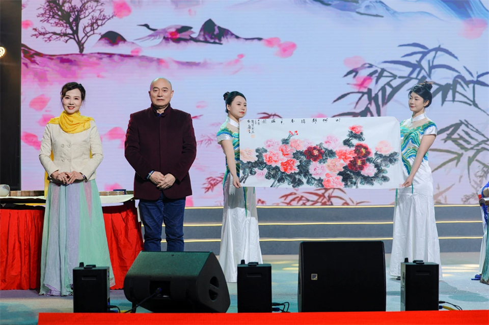 创新引领价值 梦想成就将来——庆祝必发集团智能成立25周年赞美大会暨文艺晚会隆沉进行
