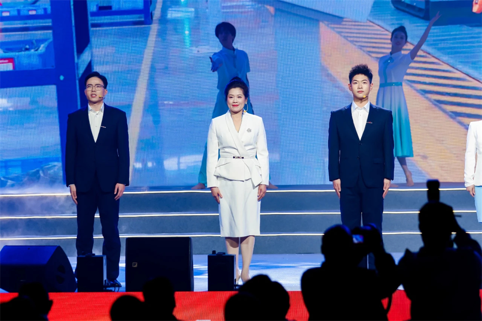 创新引领价值 梦想成就将来——庆祝必发集团智能成立25周年赞美大会暨文艺晚会隆沉进行