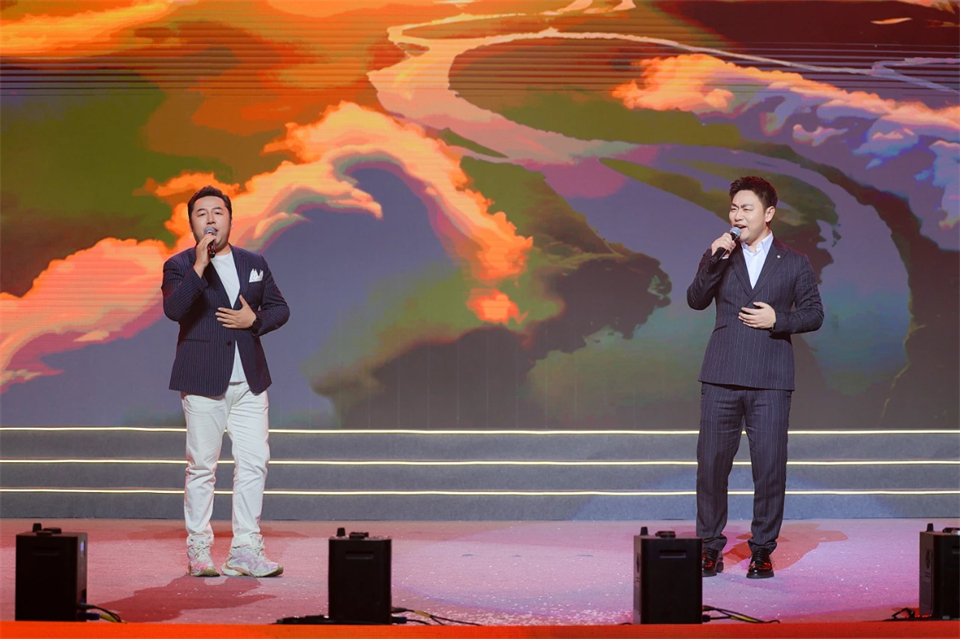 创新引领价值 梦想成就将来——庆祝必发集团智能成立25周年赞美大会暨文艺晚会隆沉进行
