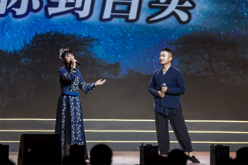 创新引领价值 梦想成就将来——庆祝必发集团智能成立25周年赞美大会暨文艺晚会隆沉进行