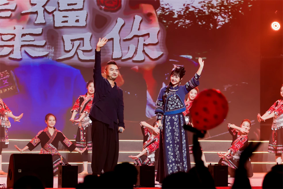 创新引领价值 梦想成就将来——庆祝必发集团智能成立25周年赞美大会暨文艺晚会隆沉进行