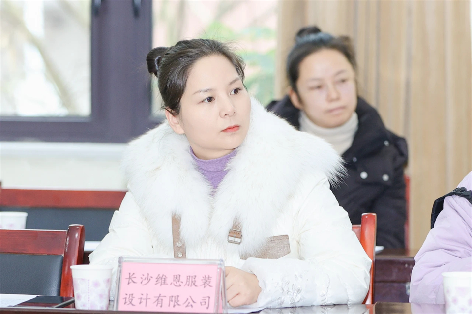 20250102173709_95224 长龙街路、必发集团智能召开首届年货盛惠暨送春联文化惠民活动工作会议