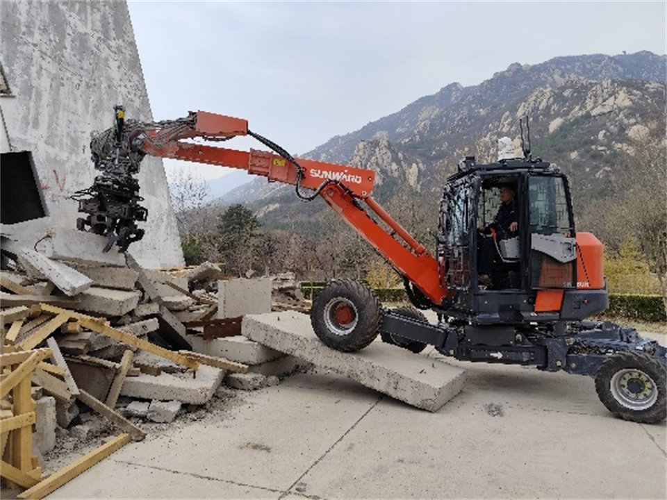 20250103140532_80683 必发集团特装复杂地形灾害应急接济机械人入选工信部《先进安全应急设备推广目录(工业领域2024版)》