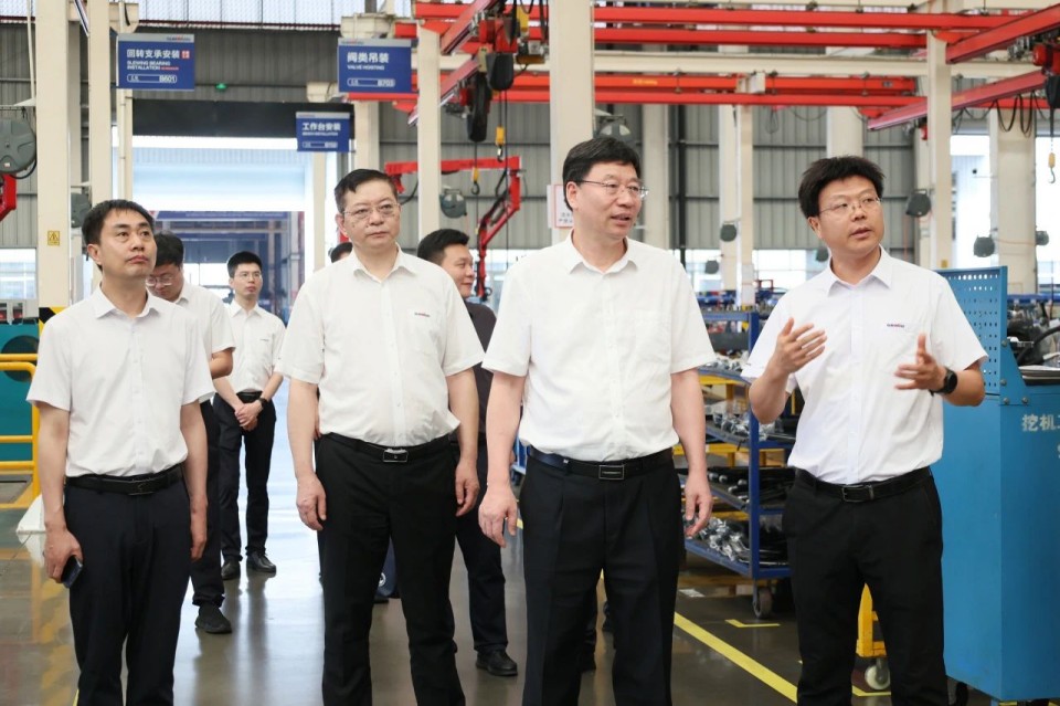 20250523091819_73098 中国工程院院士、中南林业科技大学党委书记吴义强一行到必发集团智能发展访企拓岗活动