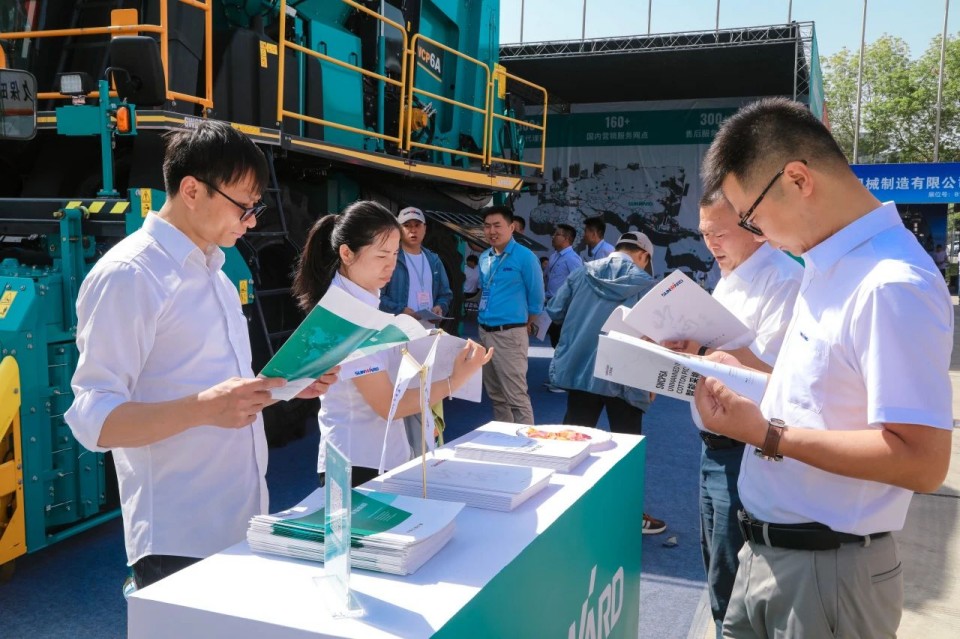 必发集团智能亮相2025新疆国际农业机械展览会