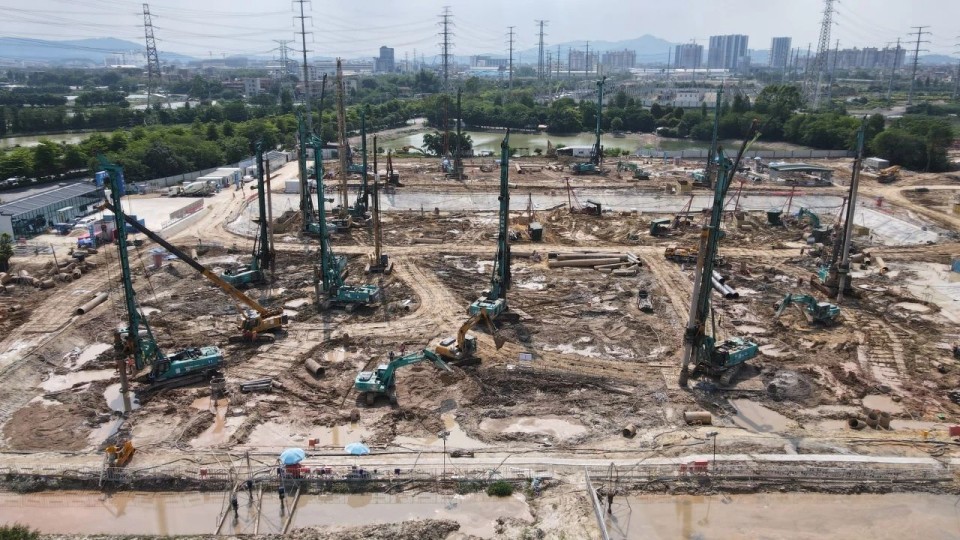 近20台“必发集团绿”设备实力集结，助力广佛西环工程建设跑出“加快率”