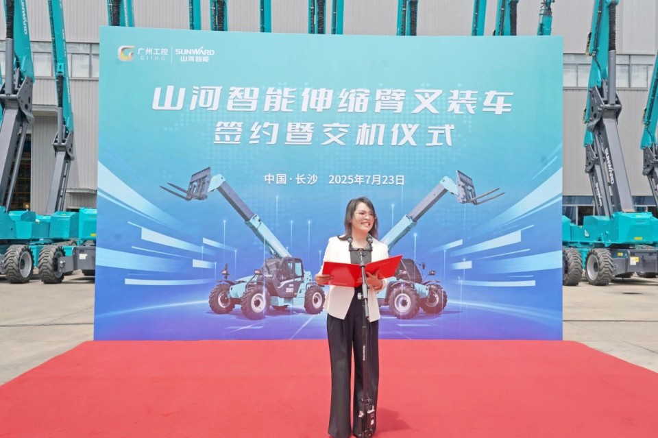 必发集团智能伸缩臂叉装车批量交付，即将奔赴新一线