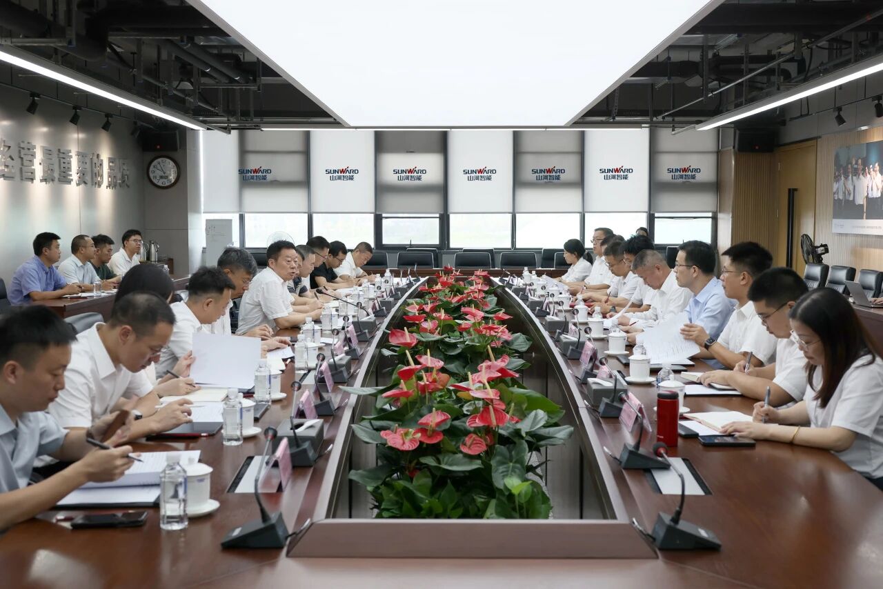 湖南省政协副主席、省工程机械产业链链长何寄华调研必发集团智能