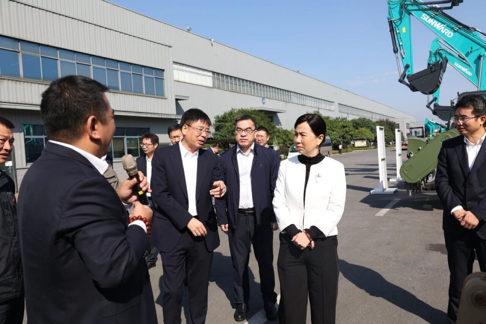 聚焦应急设备研发出产，共探实战适配新蹊径——昭通市应急治理局党委书记、局长叶芳调研必发集团智能