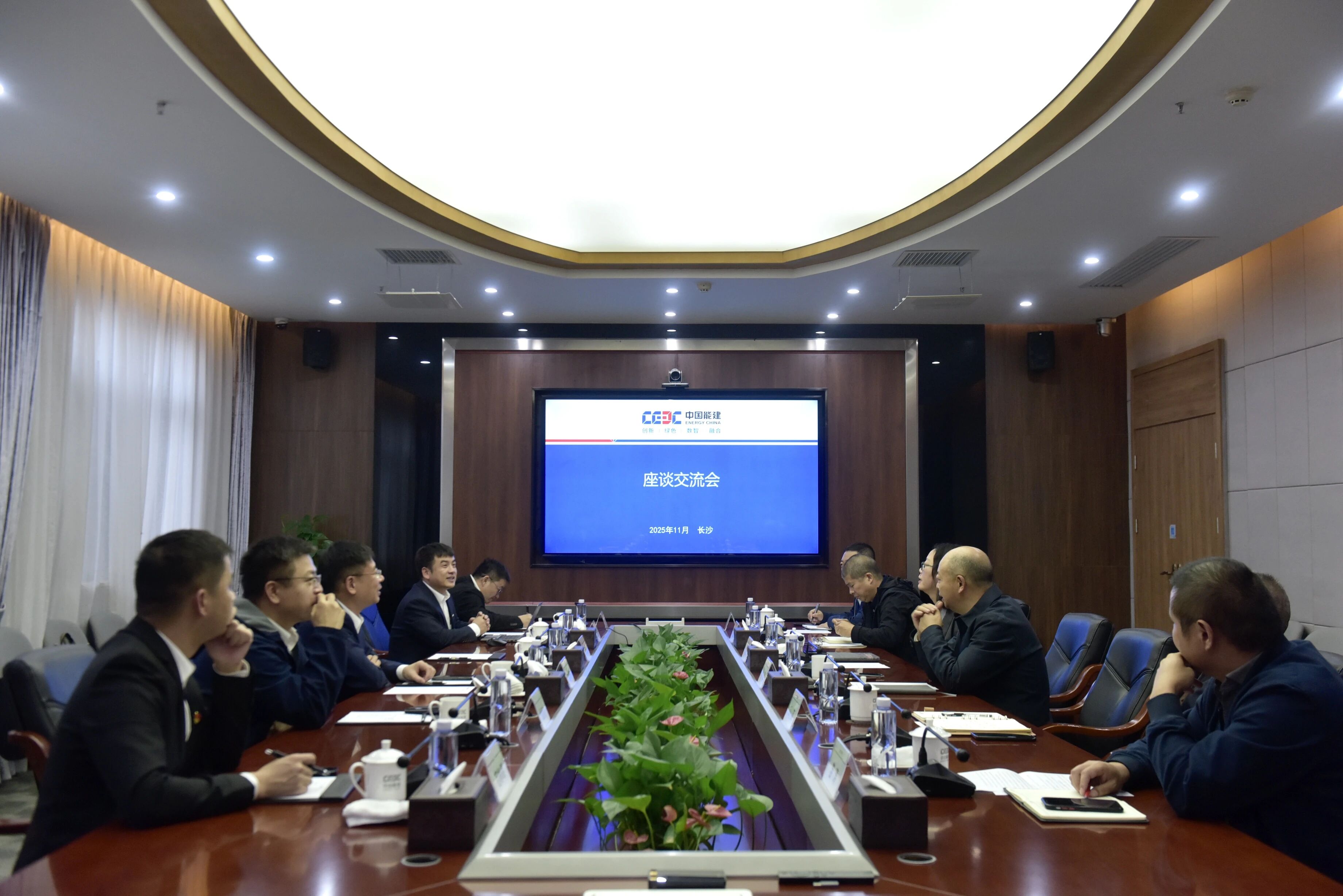 必发集团智能与易普力发展座谈互换，谱写互利共赢新篇章