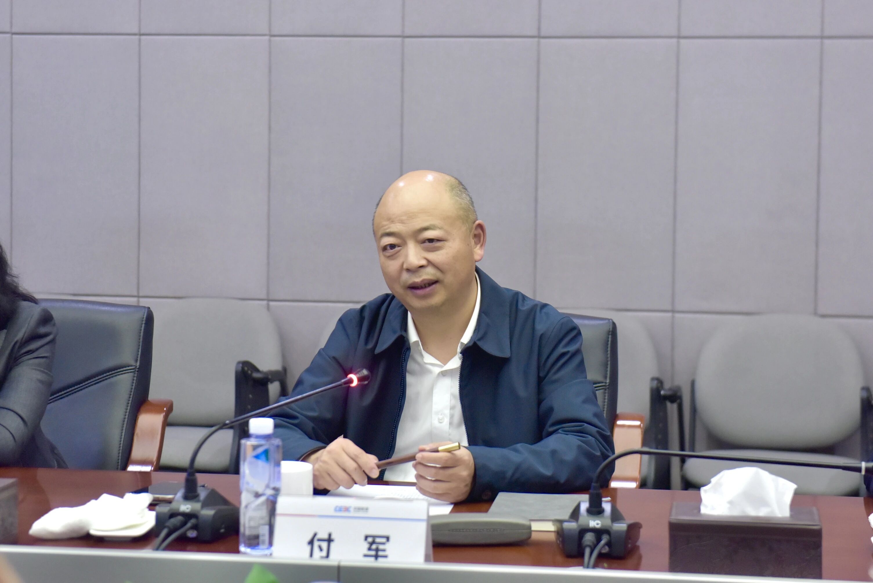 必发集团智能与易普力发展座谈互换，谱写互利共赢新篇章