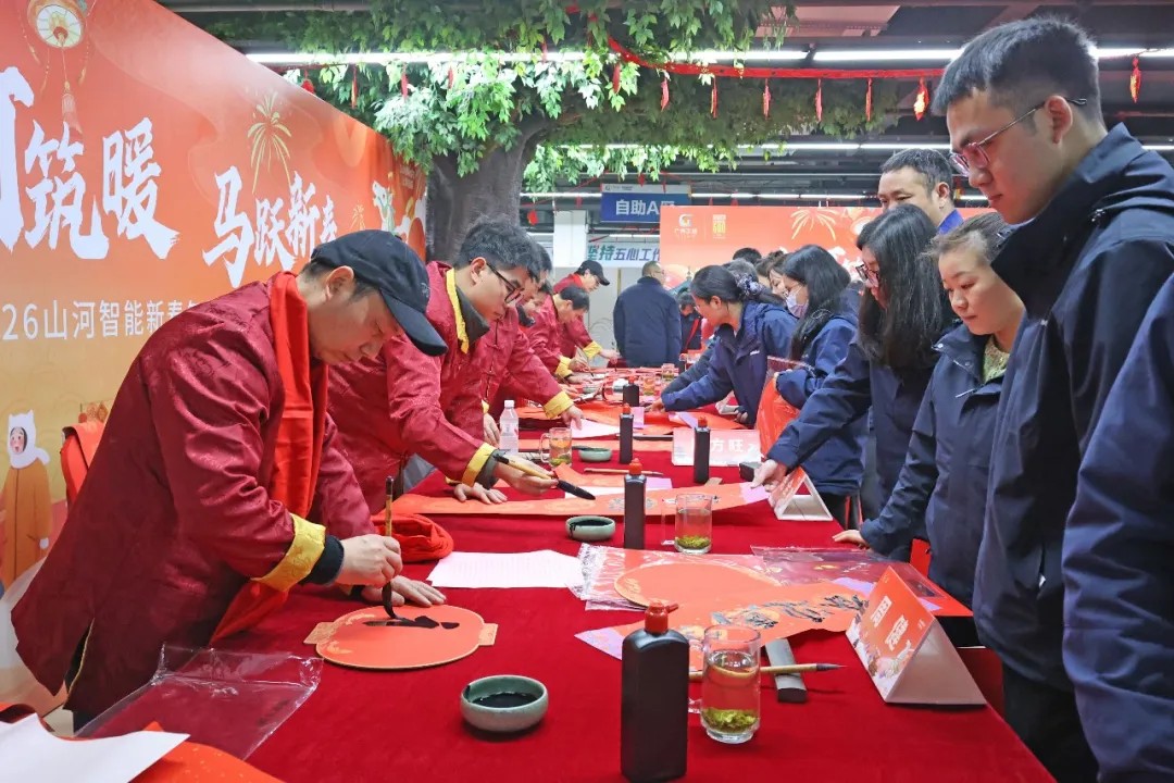 笔墨迎春，祝福暖心！在必发集团智能“囤”年味、送温暖、迎新春