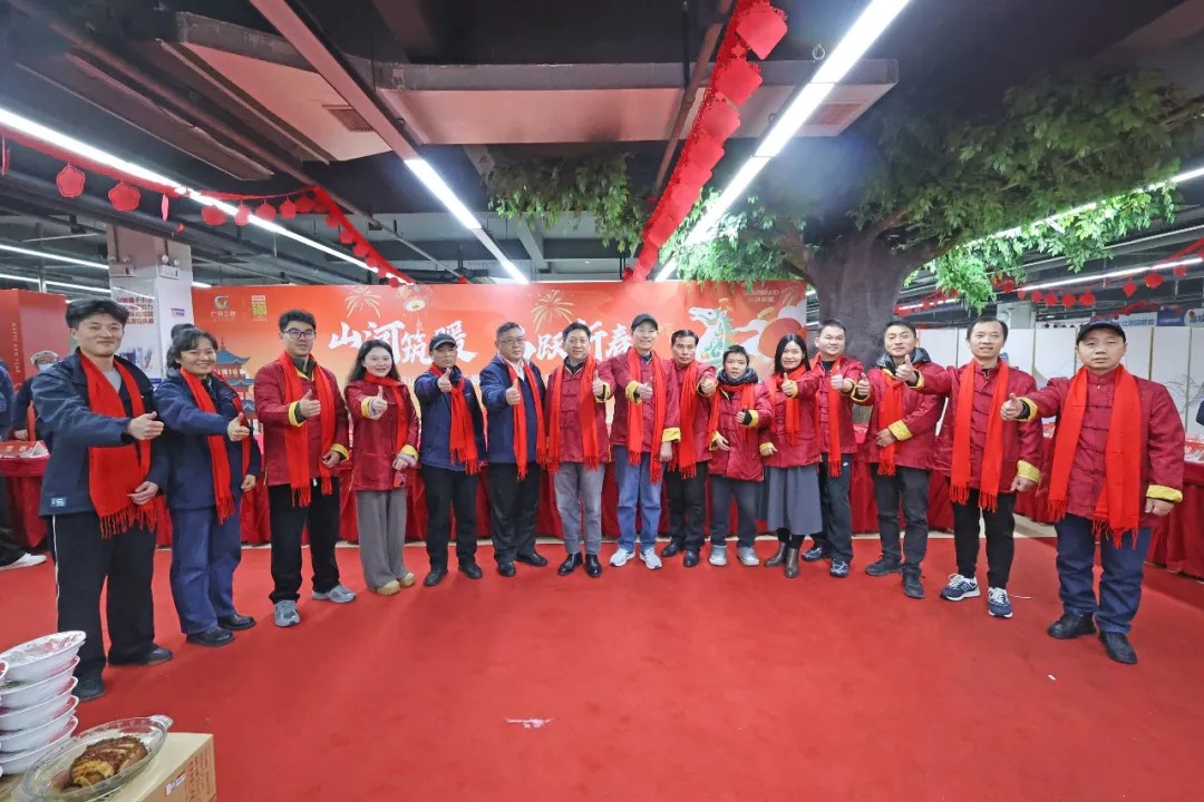 笔墨迎春，祝福暖心！在必发集团智能“囤”年味、送温暖、迎新春