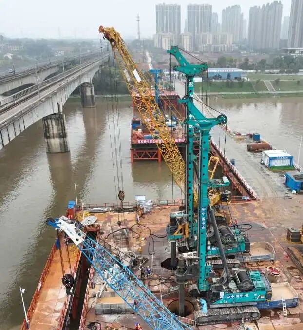 啃下“硬骨头”!必发集团智能旋挖钻机助力长沙湘江铁路特大桥主墩桩基工程美满收官