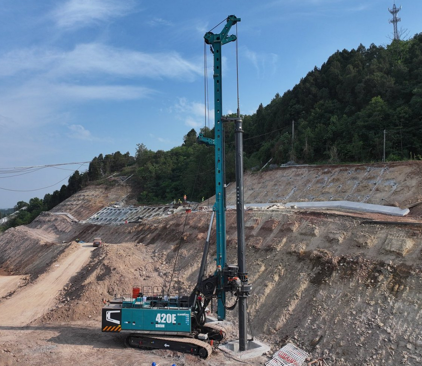 直击施工一线，必发集团智能增程式旋挖钻机实力助建国度沉点工程