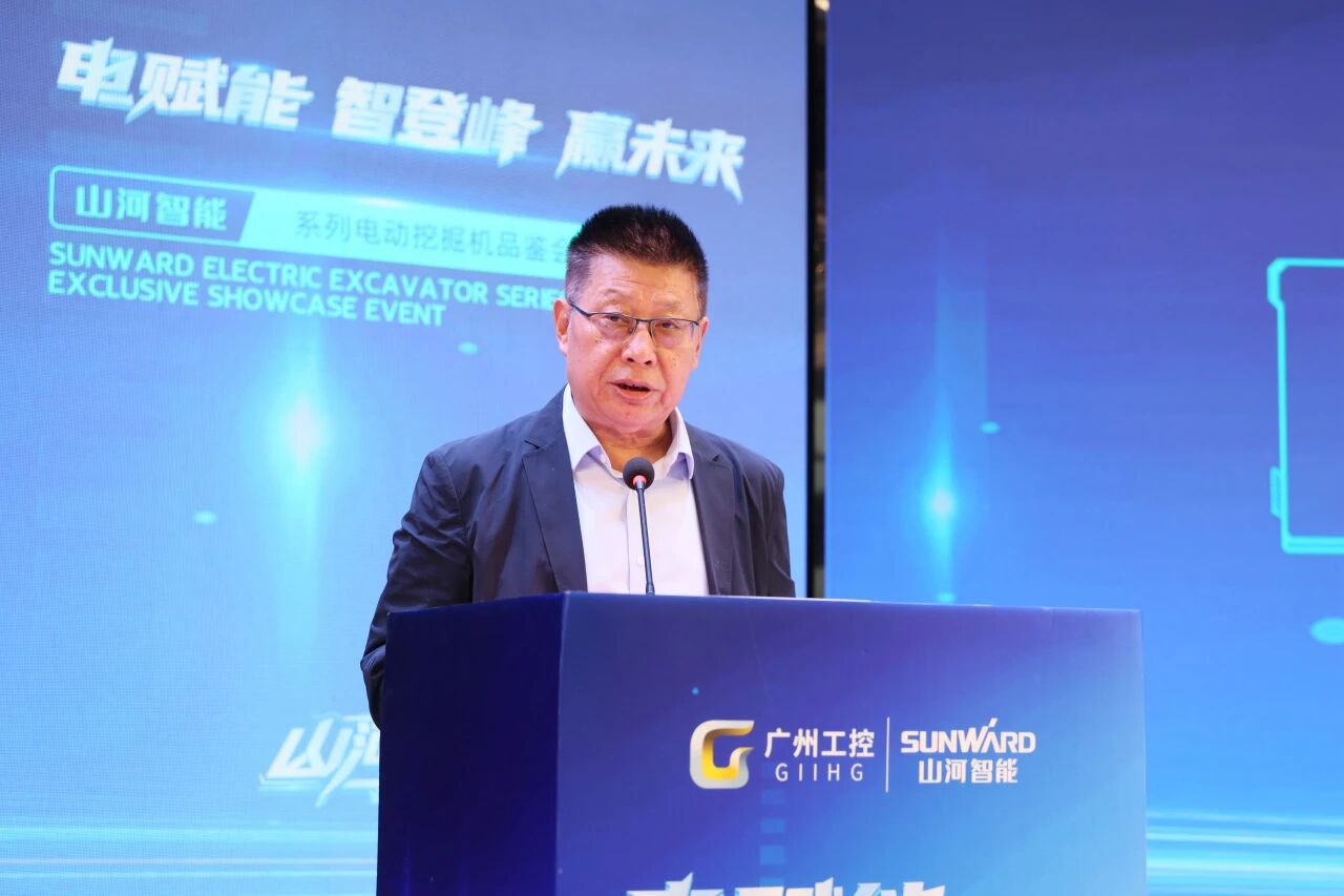 必发集团智能系列电动挖掘机品鉴会在长沙隆沉进行